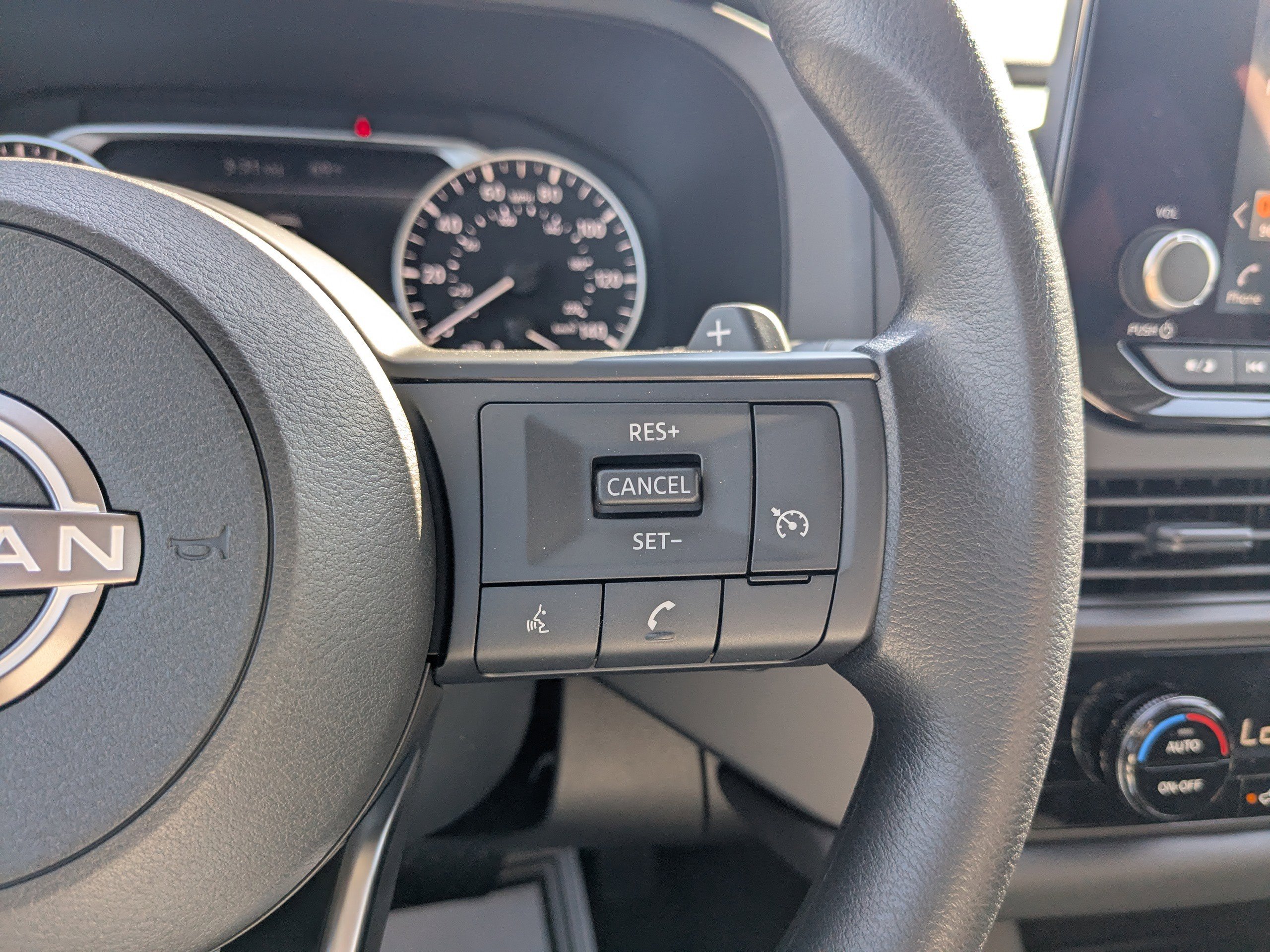 2025 Nissan Pathfinder S photo 16