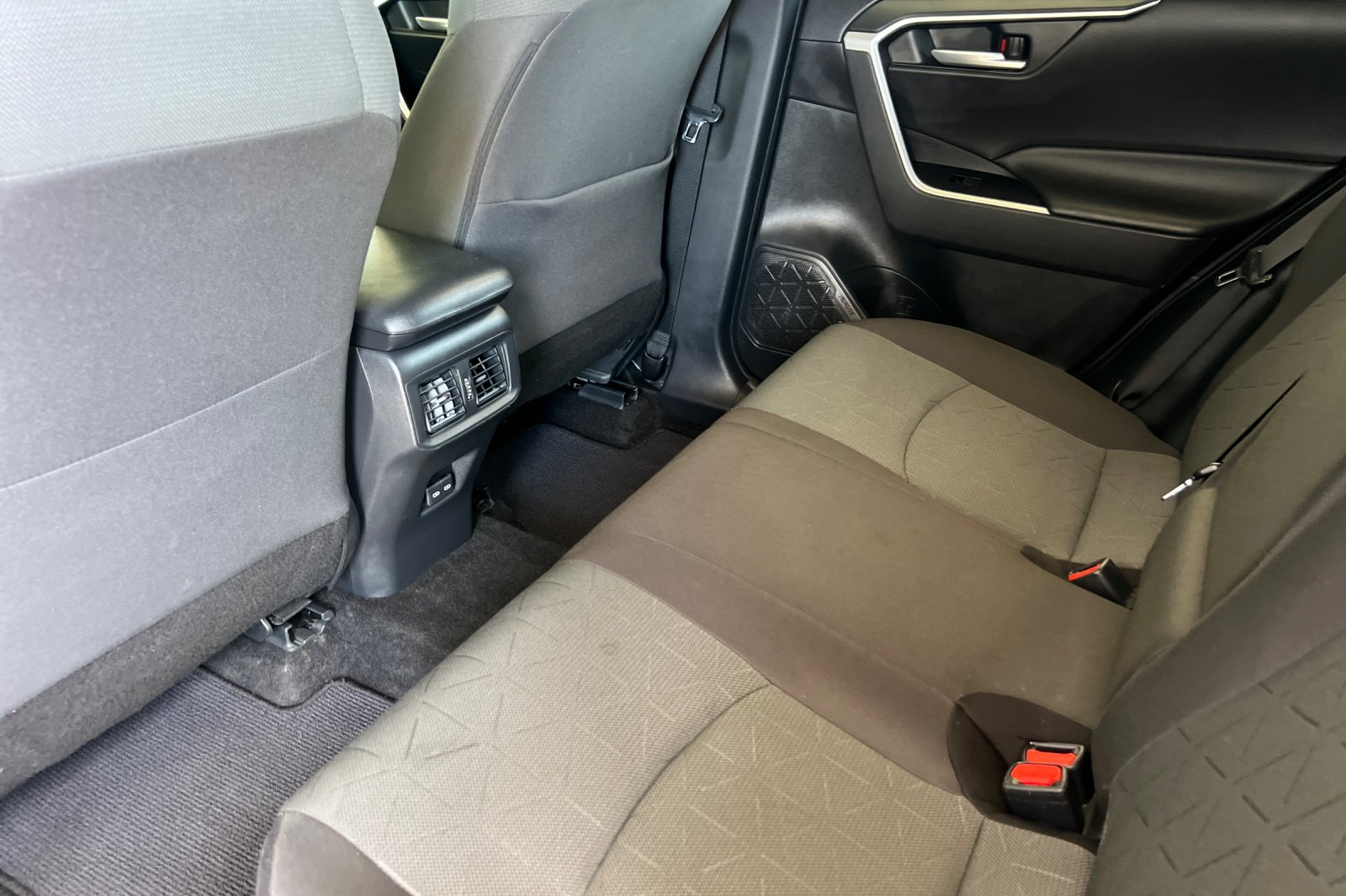 2023 Toyota RAV4 XLE photo 10
