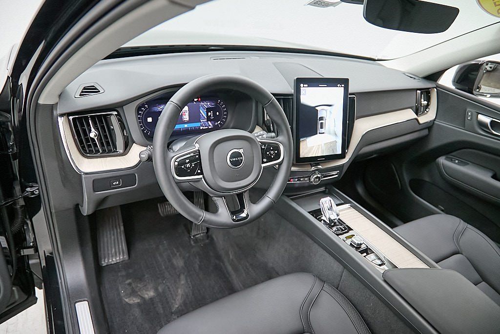 2026 VOLVO XC60 - Image 11