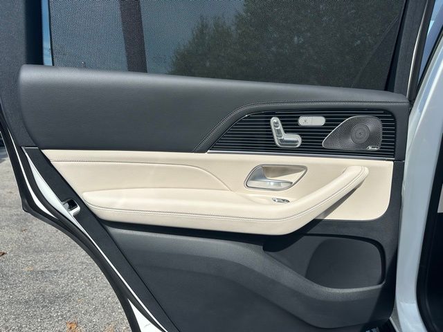 2026 Mercedes Benz GLS 450 4MATIC photo 18