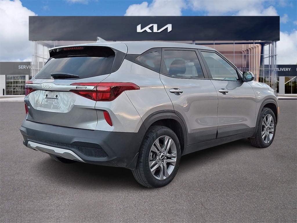 2023 Kia Seltos LX photo 4