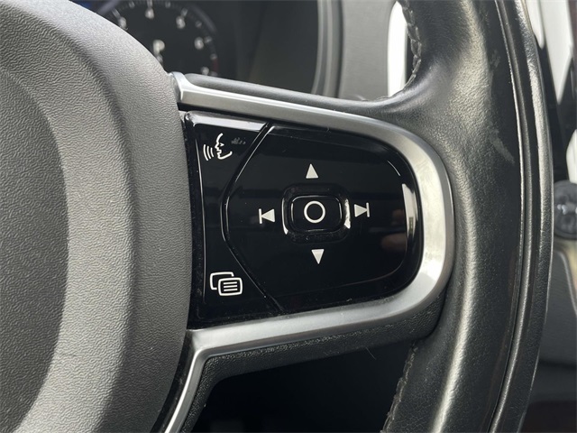 2016 Volvo XC90 T6 Momentum photo 30