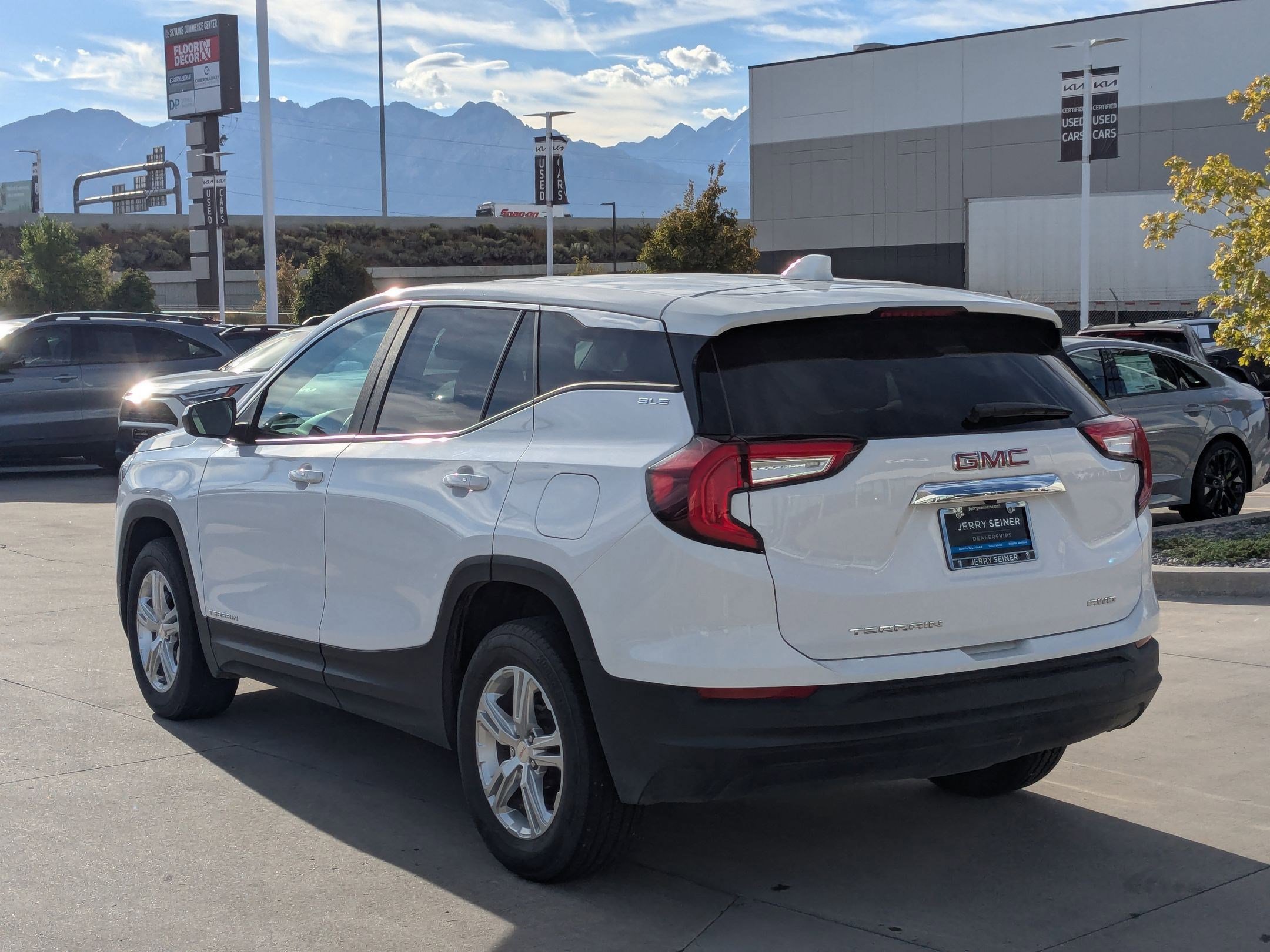 2024 Gmc Terrain SLE photo 2