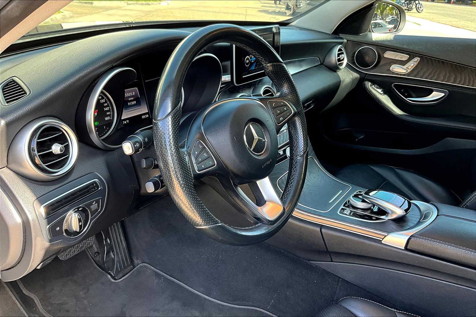 2015 Mercedes Benz C 300 photo 16
