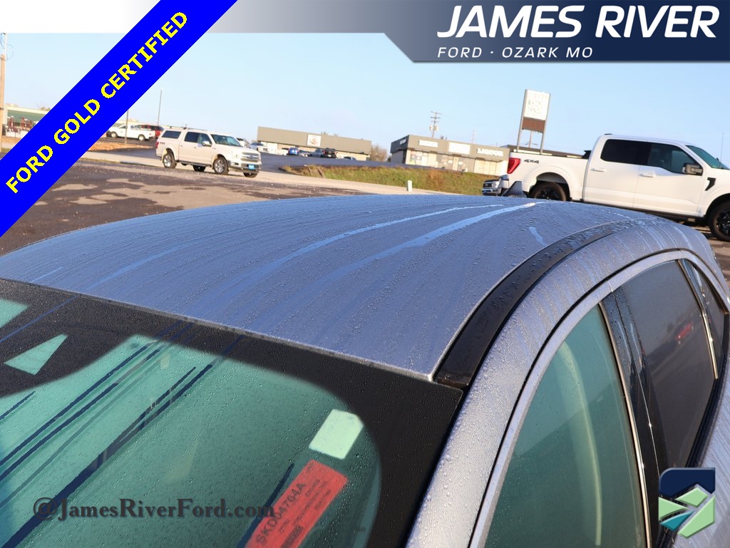 2022 Ford Escape SEL photo 4