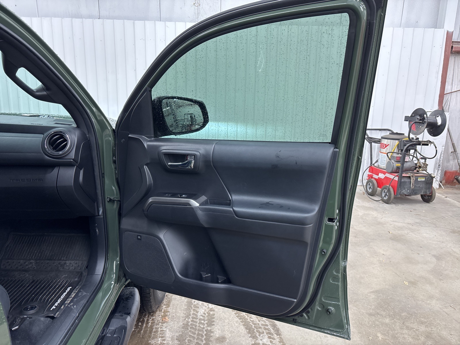 2022 Toyota Tacoma Limited photo 18