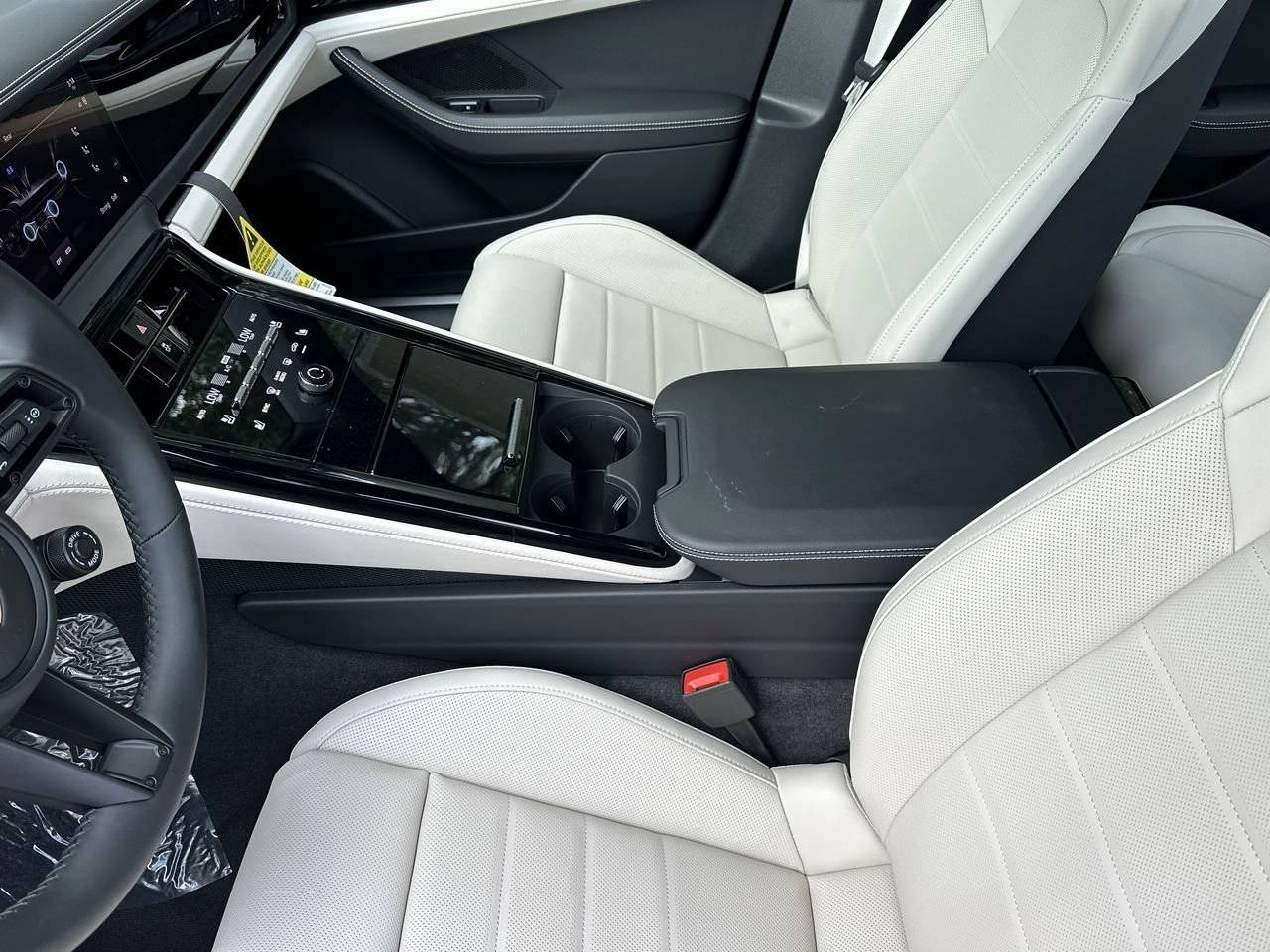 2025 Porsche Panamera E-Hybrid 4 photo 25
