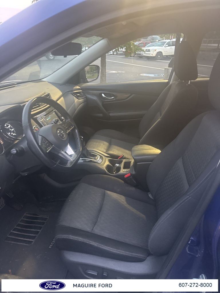 2019 Nissan Rogue SV photo 12