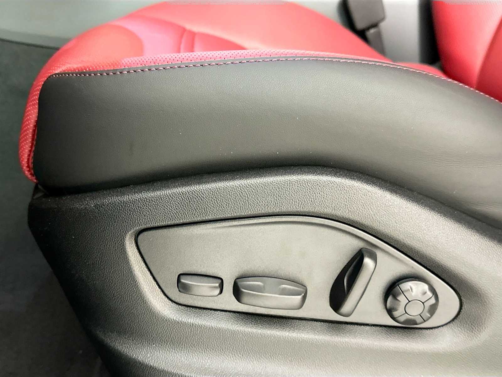 2025 Porsche Cayenne S photo 11