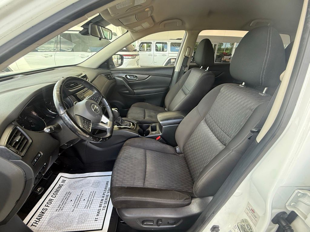 2020 Nissan Rogue SV photo 9