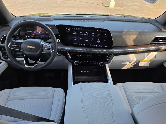 2025 Chevrolet Suburban Premier photo 2
