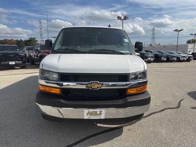 2025 Chevrolet Express Cargo 2500 photo 2