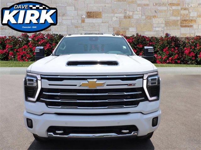 2025 Chevrolet Silverado 2500HD LT photo 2