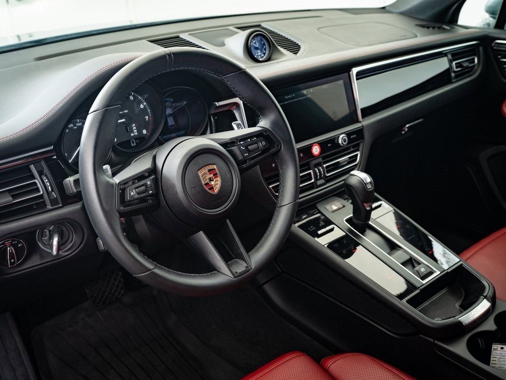 2025 Porsche Macan T photo 4