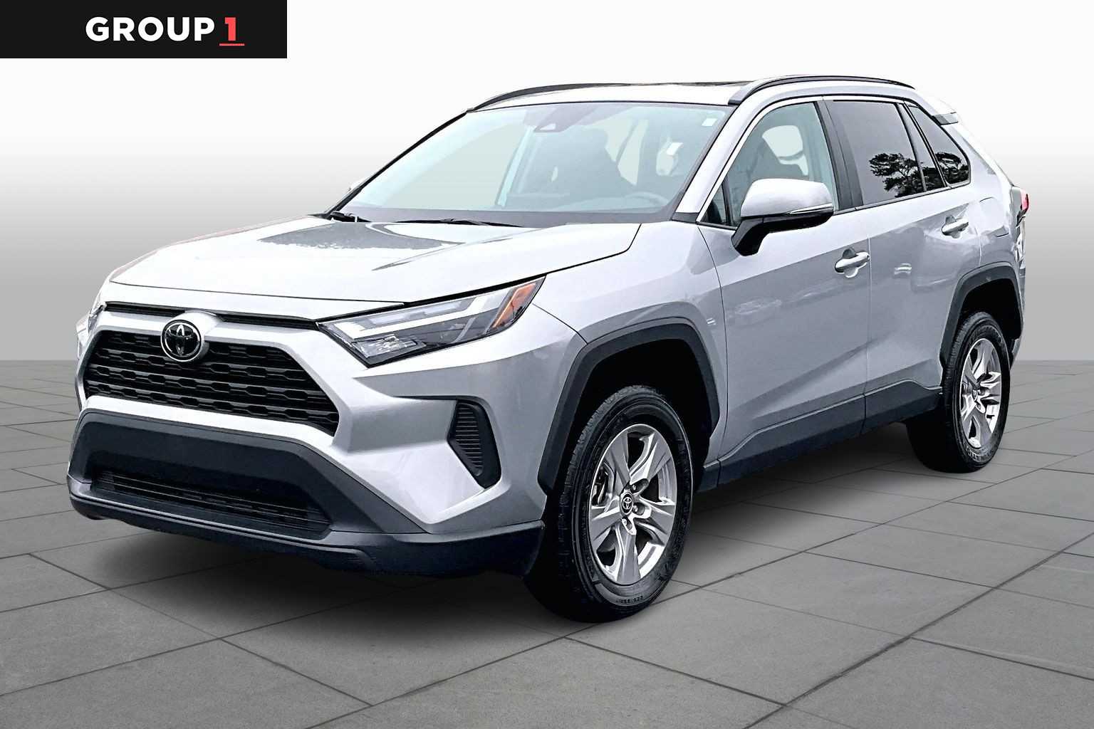 2023 Toyota RAV4 XLE's photo