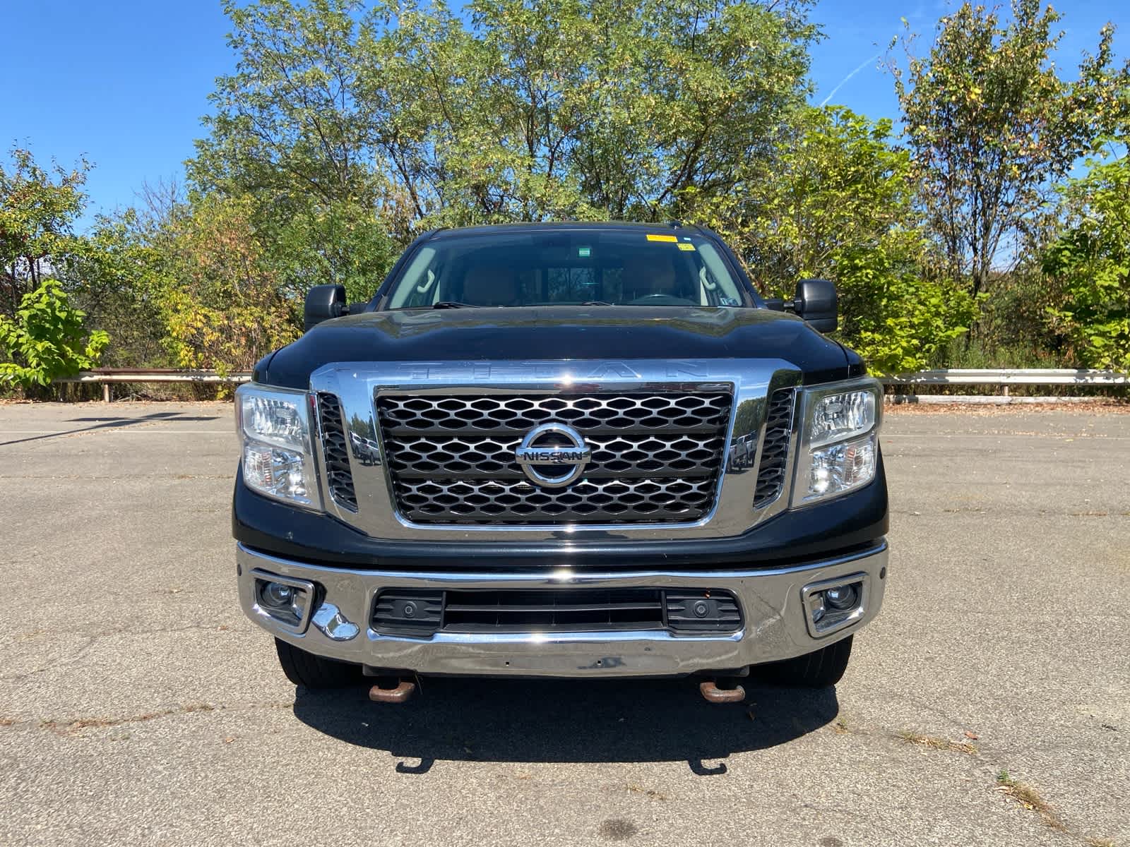 2017 Nissan Titan SV Crew Cab photo 10