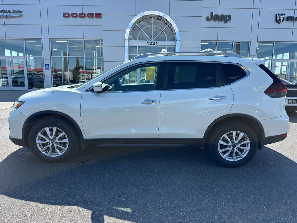 2020 Nissan Rogue SV photo 2