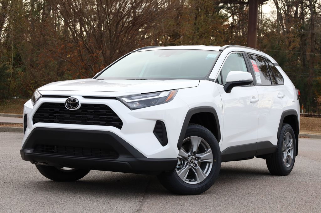 2025 Toyota RAV4 XLE's photo