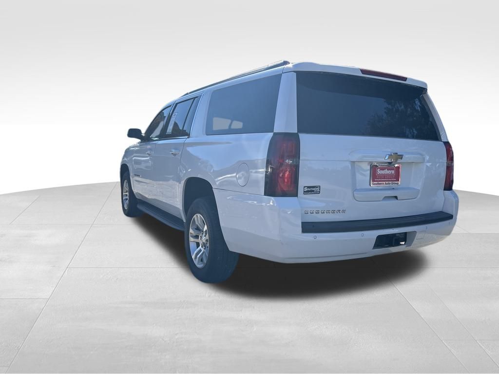 2018 Chevrolet Suburban LT photo 4