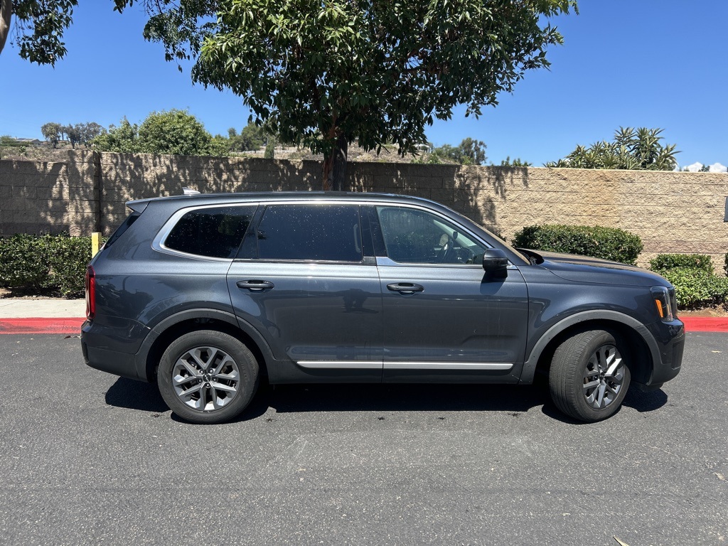 2024 Kia Telluride LX photo 2