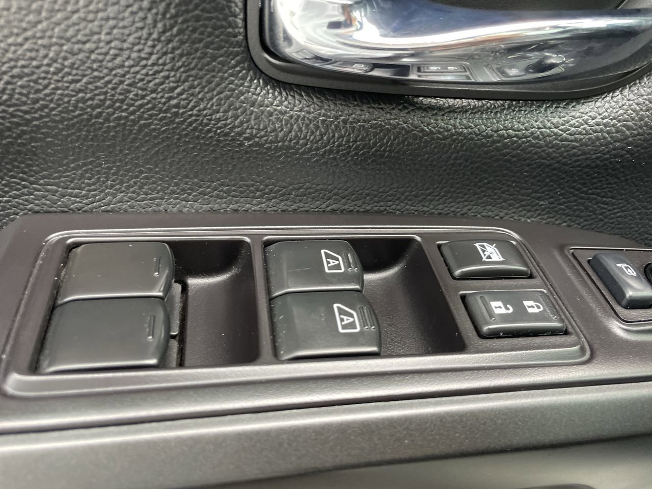 2020 Nissan Titan PRO-4X Crew Cab photo 16
