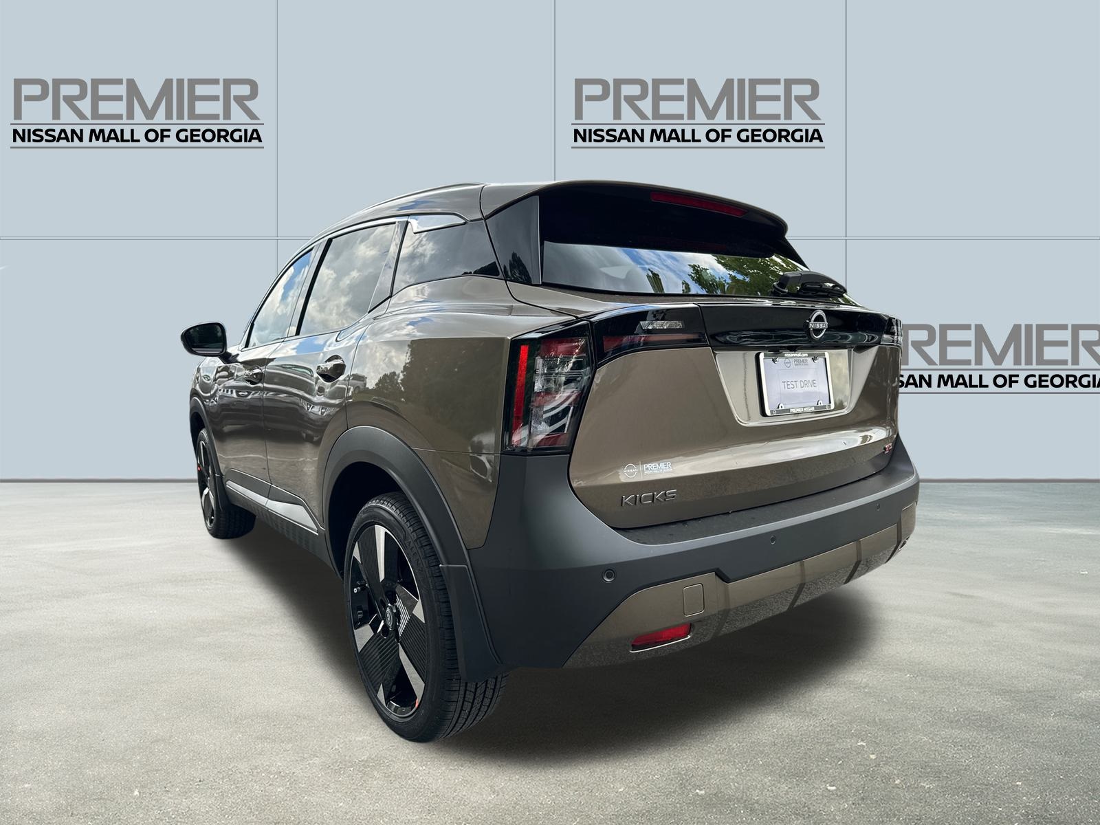 2025 Nissan Kicks SR photo 4