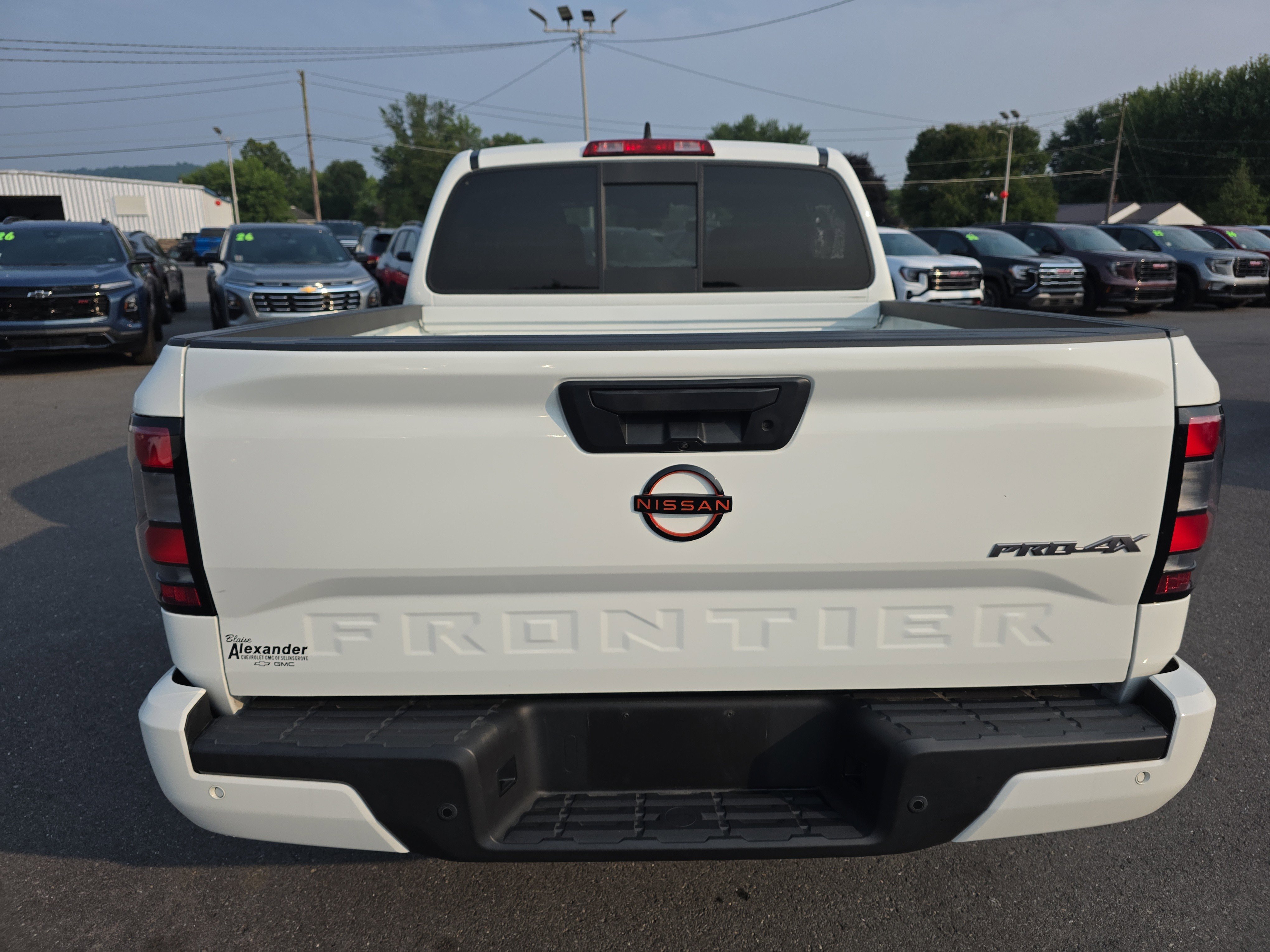 2022 Nissan Frontier PRO-4X photo 2