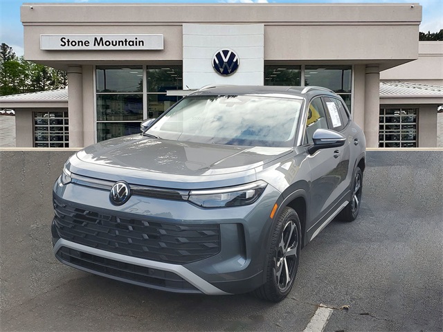 2025 Volkswagen Tiguan SE's photo