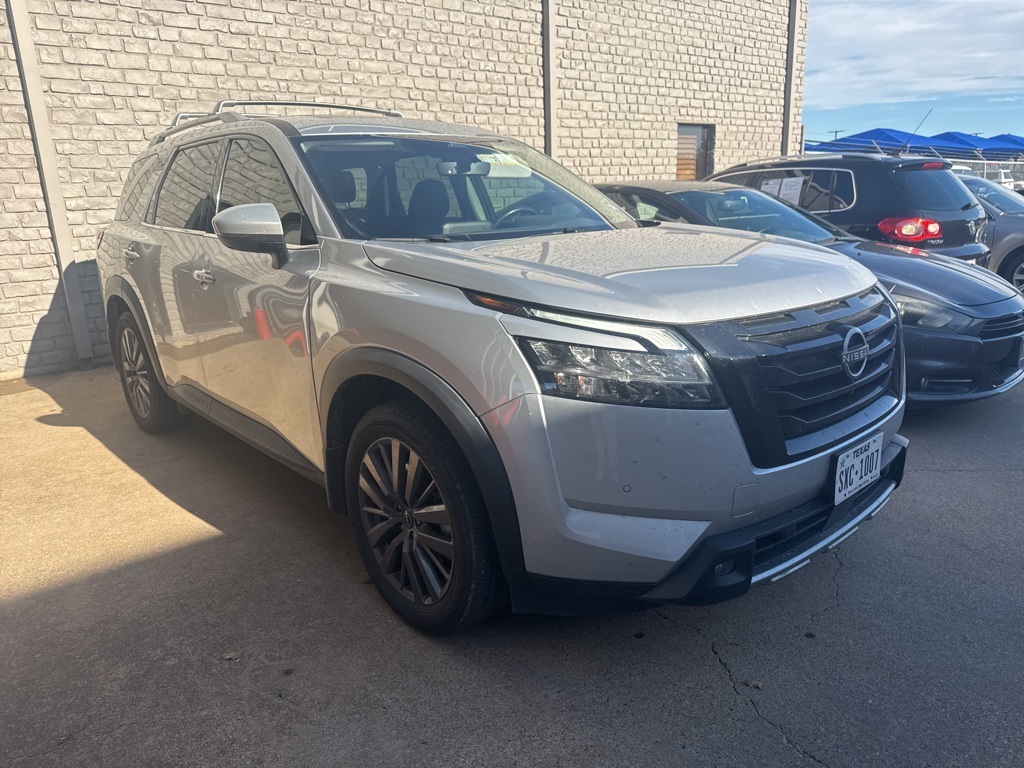 2023 Nissan Pathfinder SL photo 3