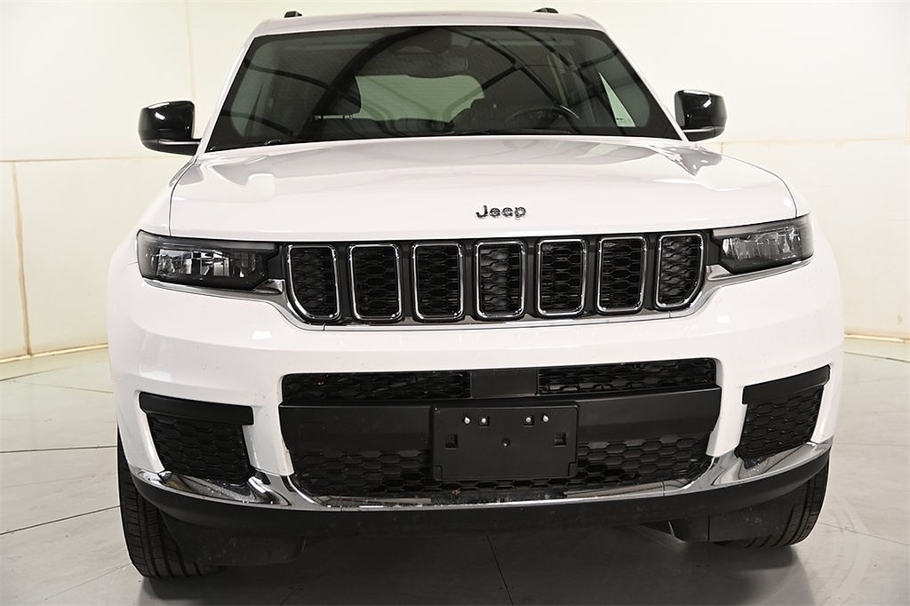 2023 Jeep Grand Cherokee Laredo photo 3
