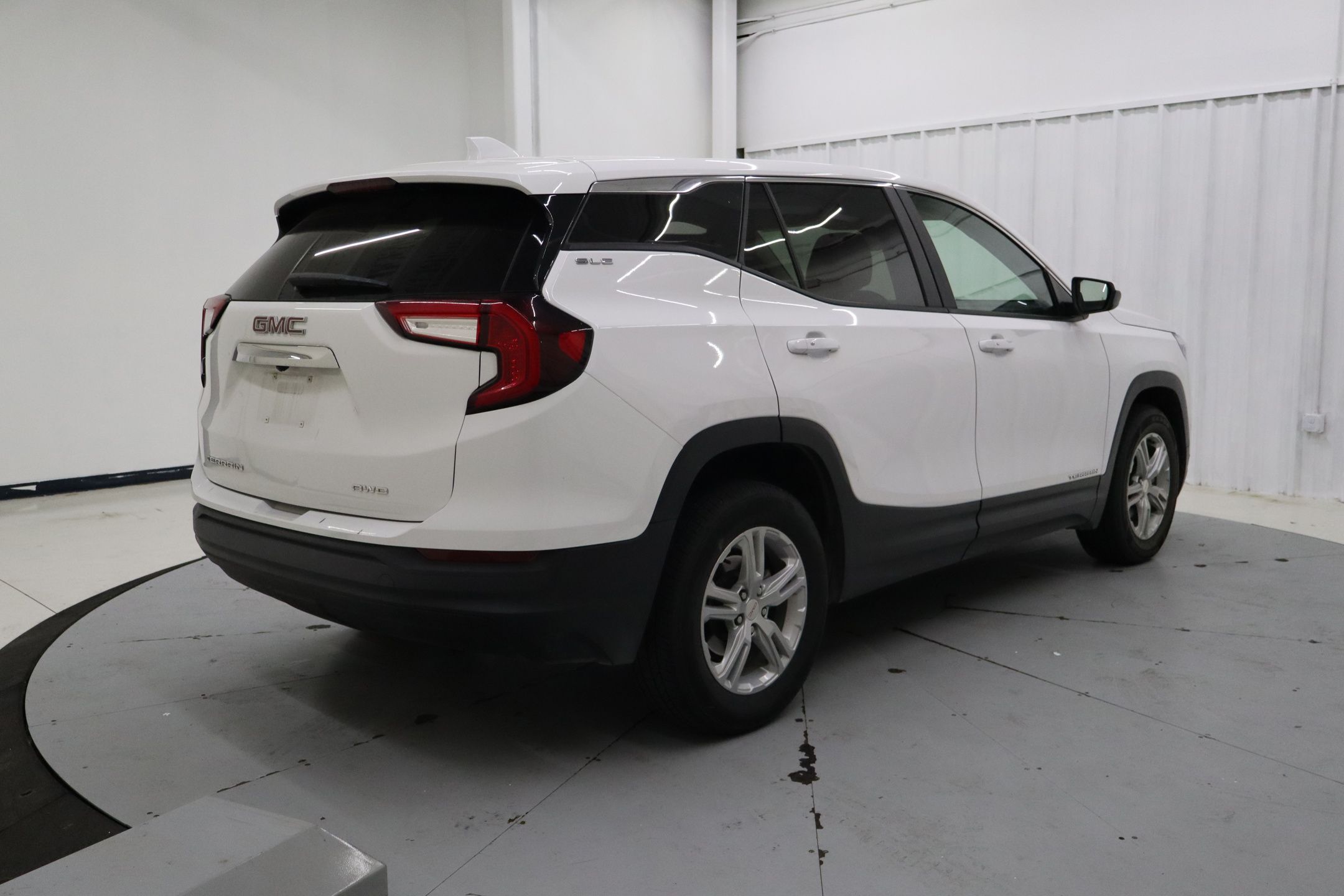 2024 Gmc Terrain SLE photo 3