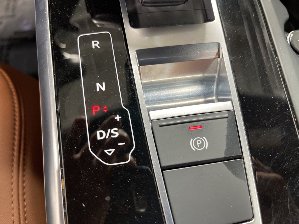 2022 Audi Q8 55 Premium Plus photo 11