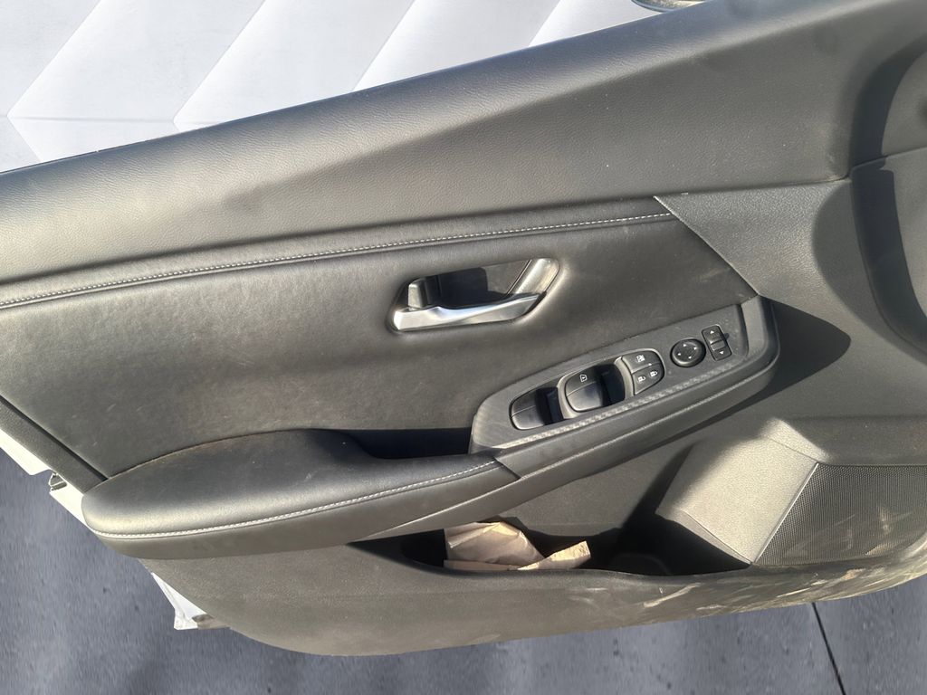 2025 Nissan Sentra SV photo 11
