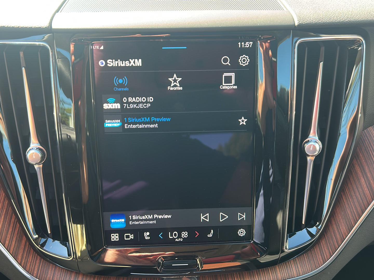 2024 Volvo XC60 Plus photo 16