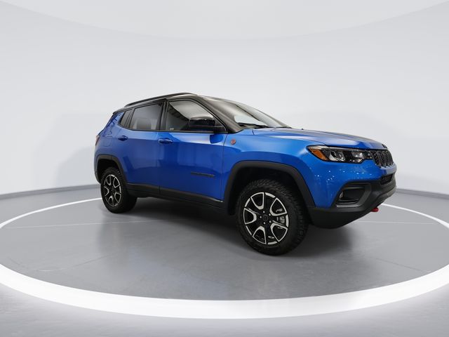 2026 Jeep Compass Trailhawk photo 2