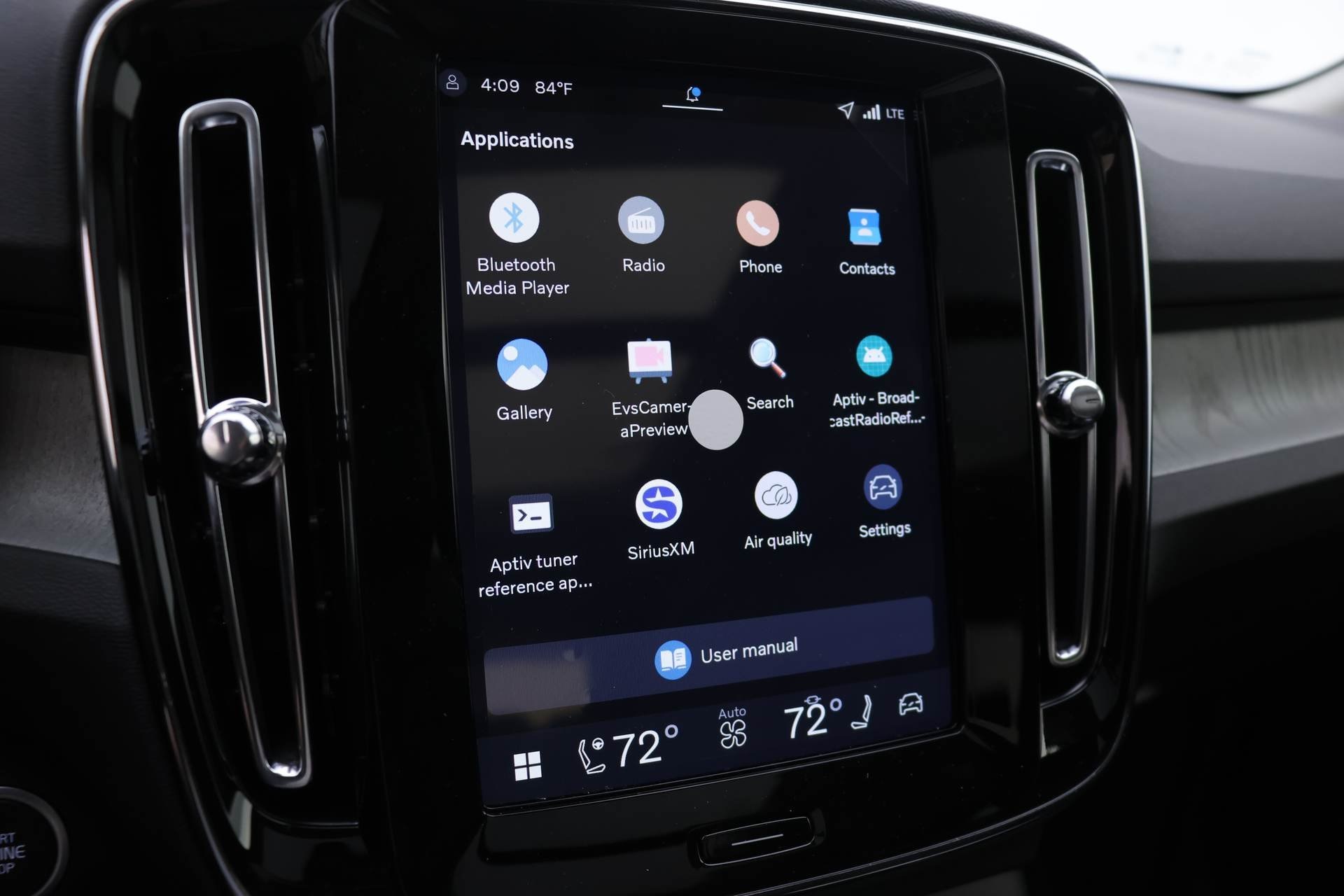 2026 Volvo XC40 photo 8