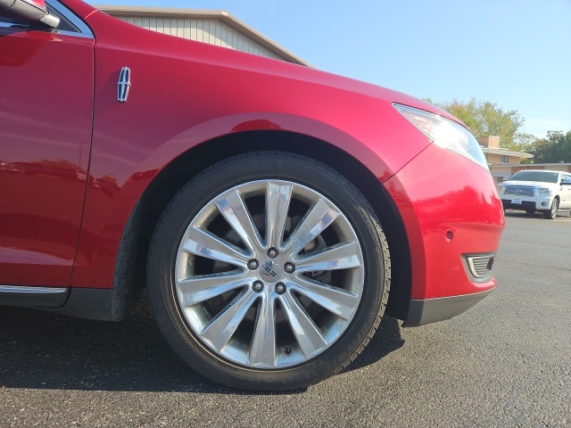 2015 Lincoln MKS EcoBoost photo 11
