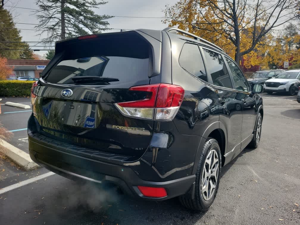 2021 Subaru Forester Premium photo 2
