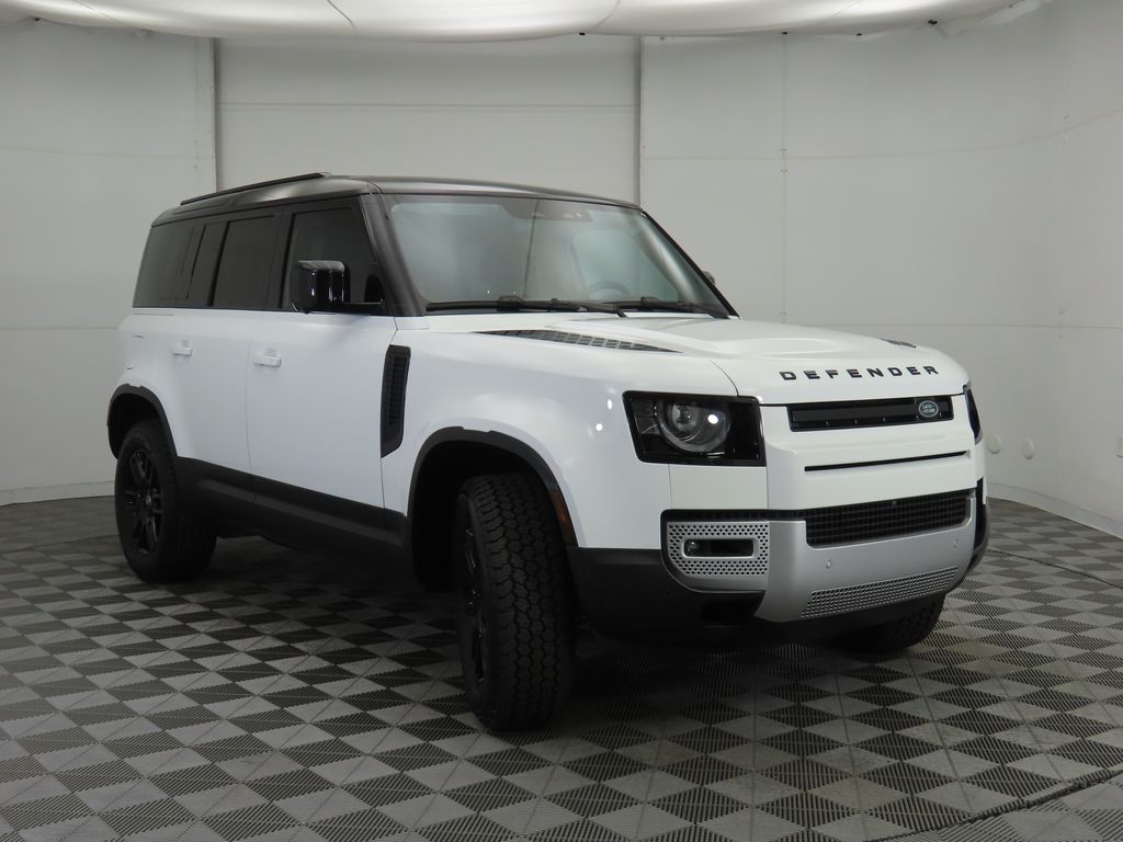 2025 Land Rover Defender 110 S photo 3