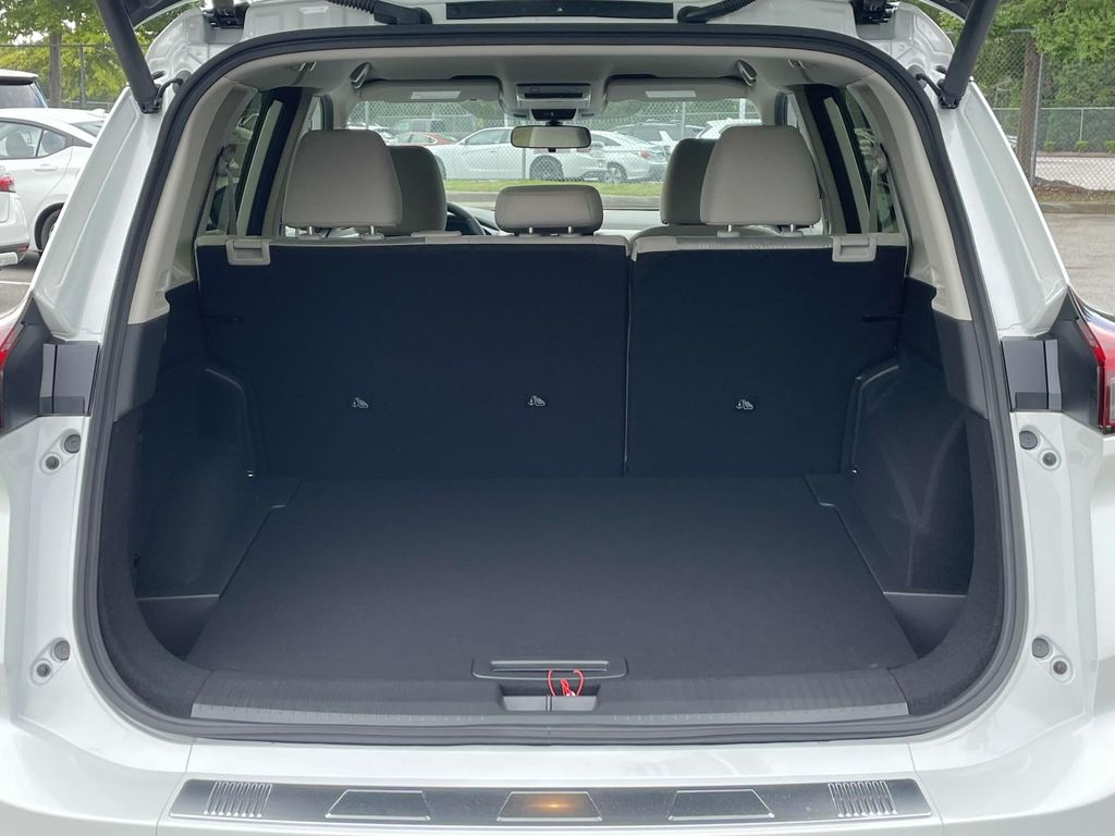 2025 Nissan Rogue SV photo 6