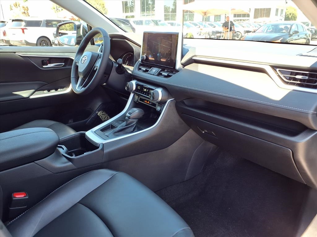 2023 Toyota RAV4 XLE Premium photo 15