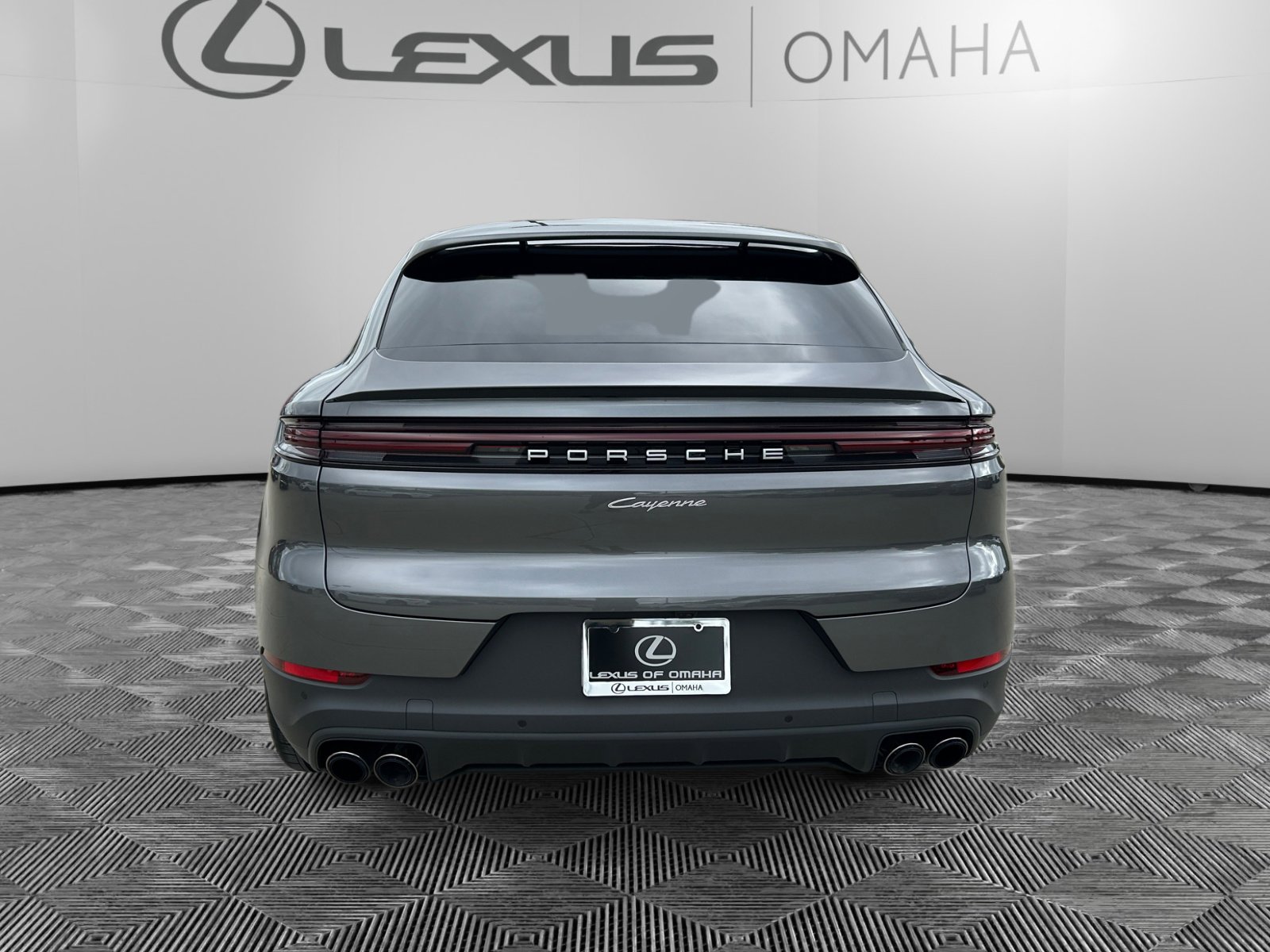 2025 Porsche Cayenne Coupe Base photo 4