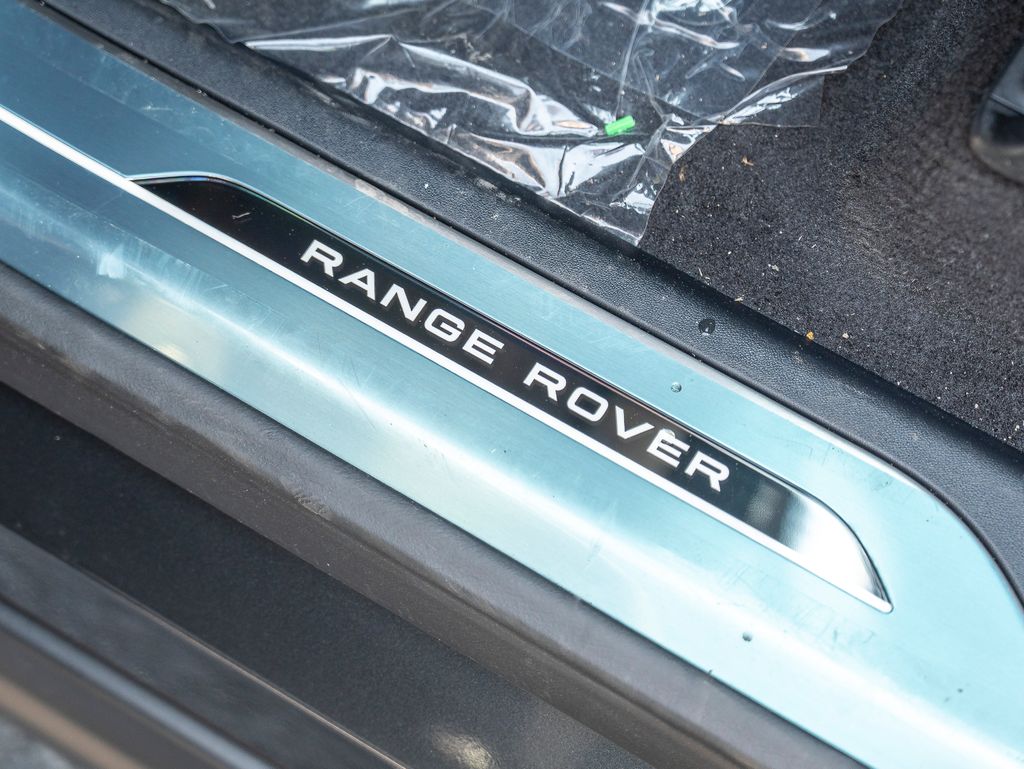 2025 Land Rover Range Rover Sport SE photo 15