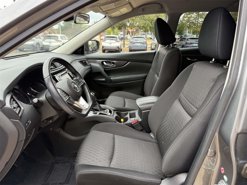 2019 Nissan Rogue SV photo 12