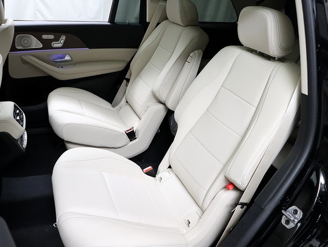 2026 Mercedes Benz GLS 450 4MATIC photo 14