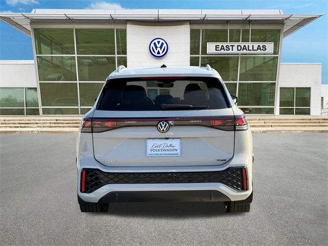 2026 Volkswagen Tiguan SEL R-Line photo 3