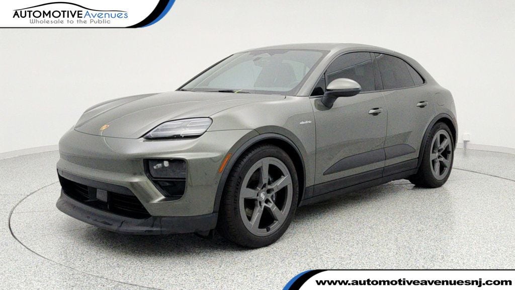 2025 Porsche Macan Base's photo