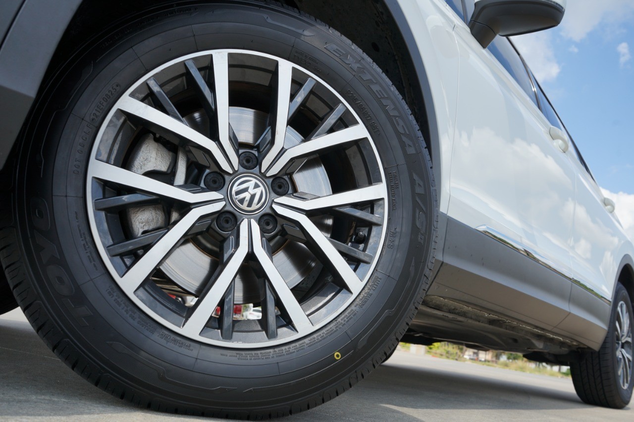2020 Volkswagen Tiguan SEL photo 11