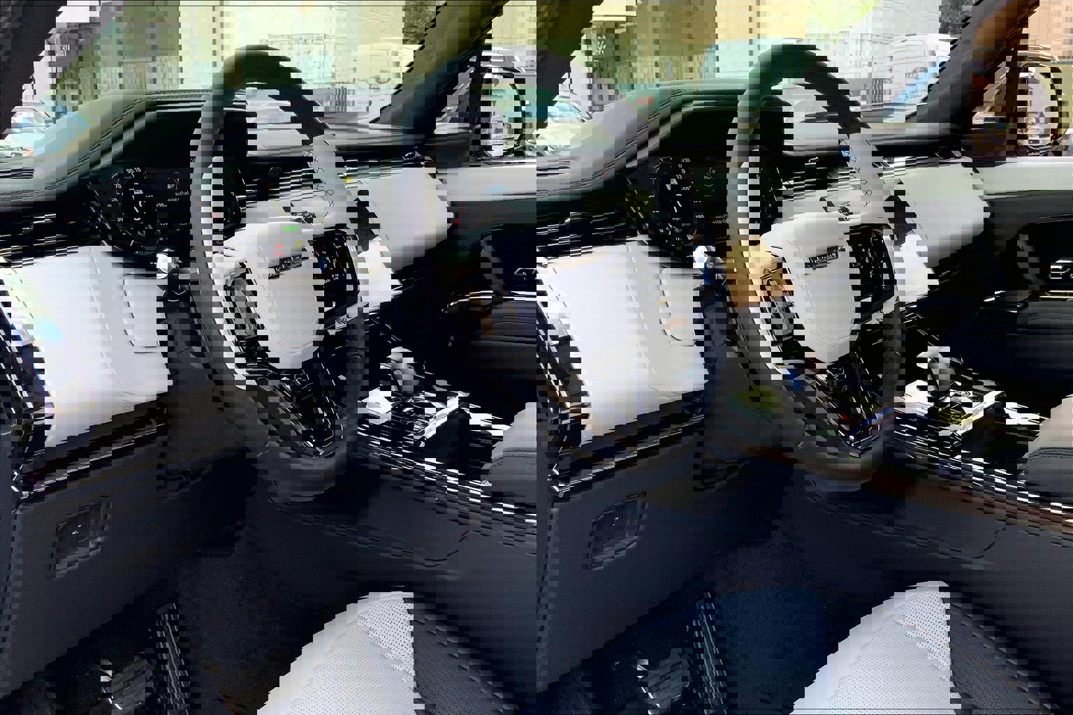2025 Land Rover Range Rover Sport photo 8