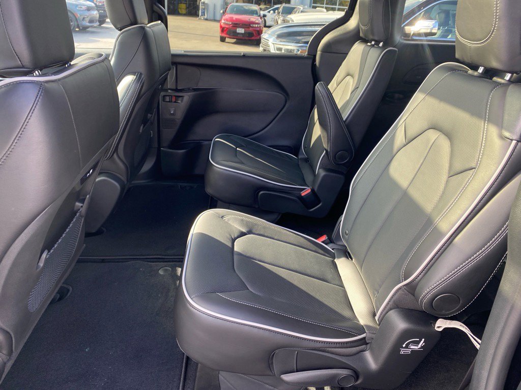 2026 Chrysler Pacifica Limited photo 11